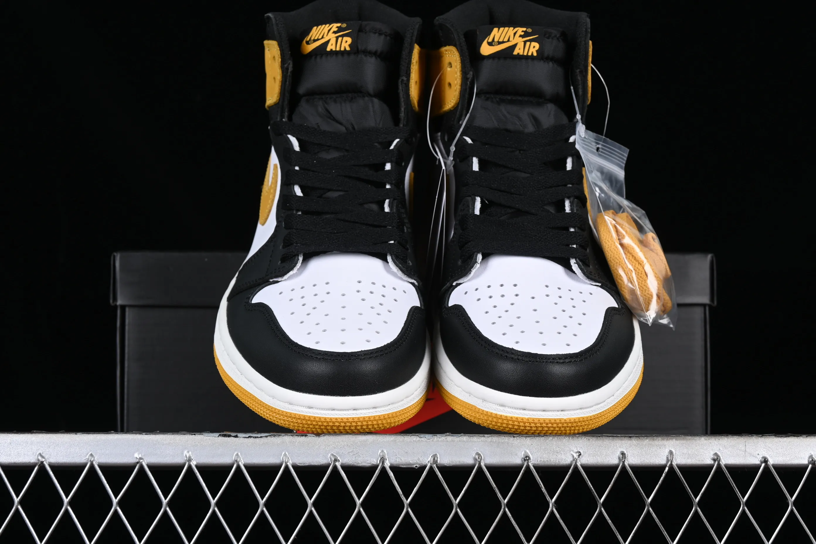 All categories Air Jordan Jordan series basketball shoes Air Jordan 1 High Air Jordan AJ1 Retro High AJ1 Joe 1 six-time champion high-top basketball shoes 555088-109